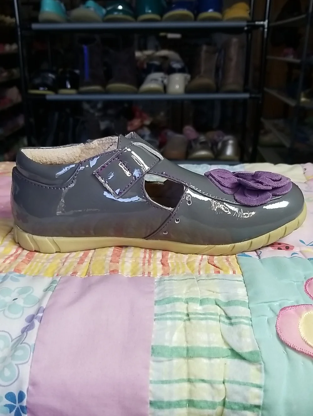 Livie & Luca Grey Patent Leather T-Strap Sandals w/Purple Suede Flowers Size 1 Y